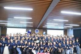 Rhinoceros ko'proq korporativ iste'dodlarni o'rgatish uchun biznes maktabini ...