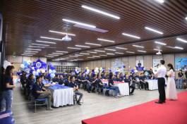 Rhinoceros asoschisi o'zining tadbirkorlik tarixi va xodimlarini tug'ilgan ku...