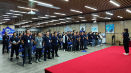 O'rta va katta menejerlar Rhinoda aloqa mashg'ulotlariga ega